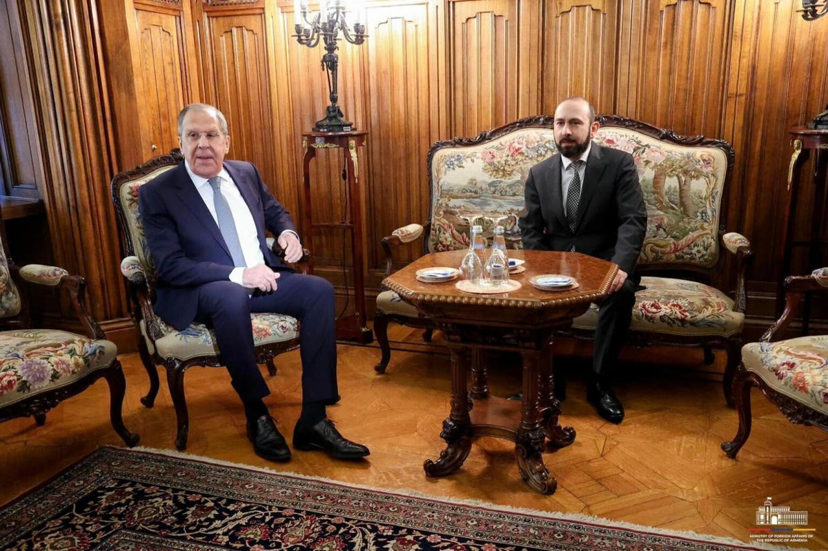 Mirzoyan Moskova'da Lavrov ile görüştü